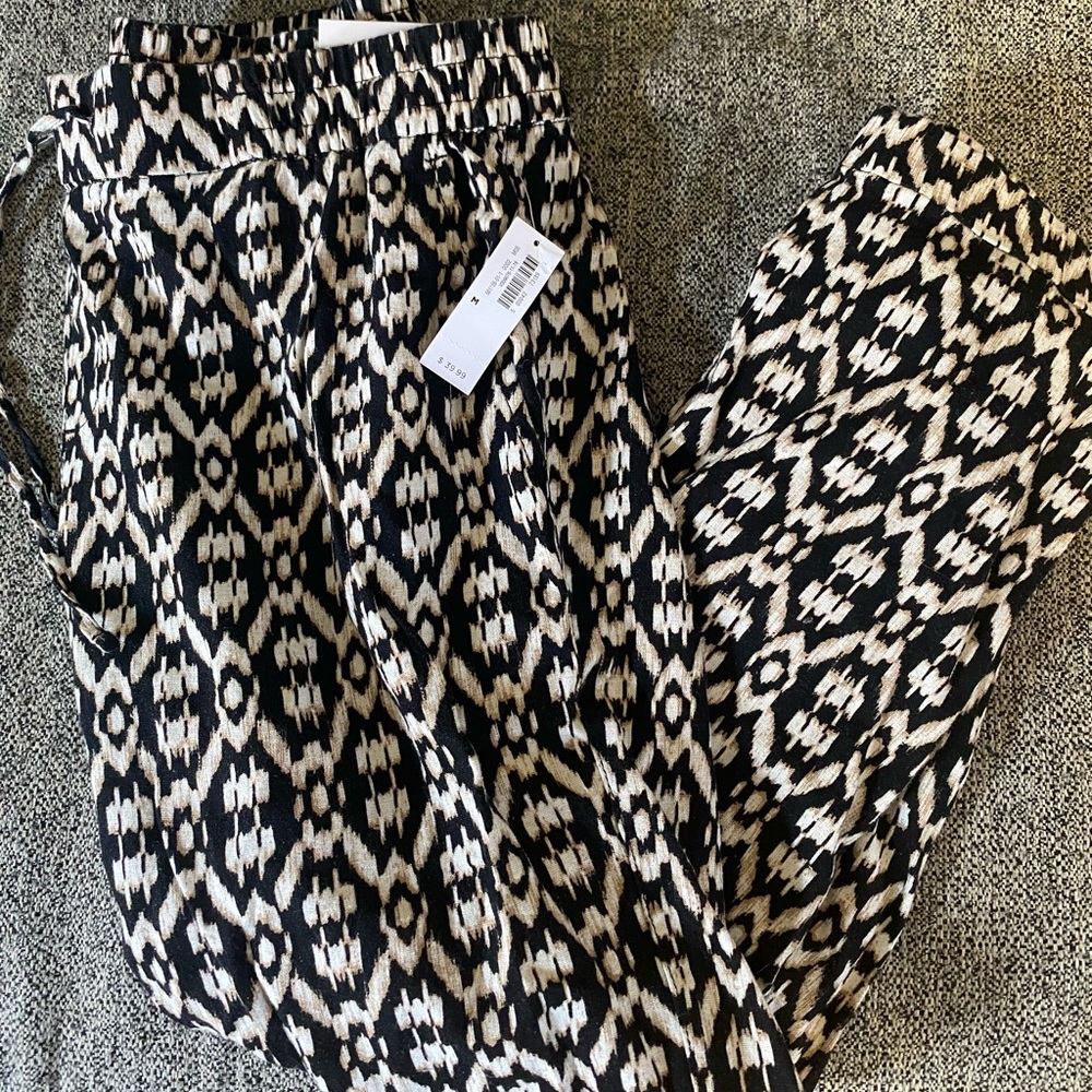 Old Navy Black and Cream Patterned Pants